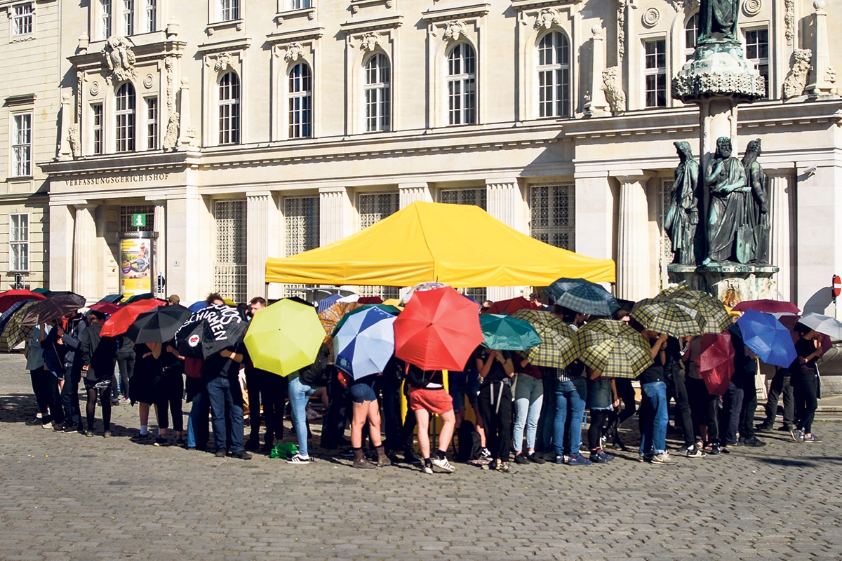 »Deplatforming« in den sozialen Medien, Abschirmen auf der Straße – gegen extreme Rechte müssen unterschiedliche Mittel eingesetzt werden