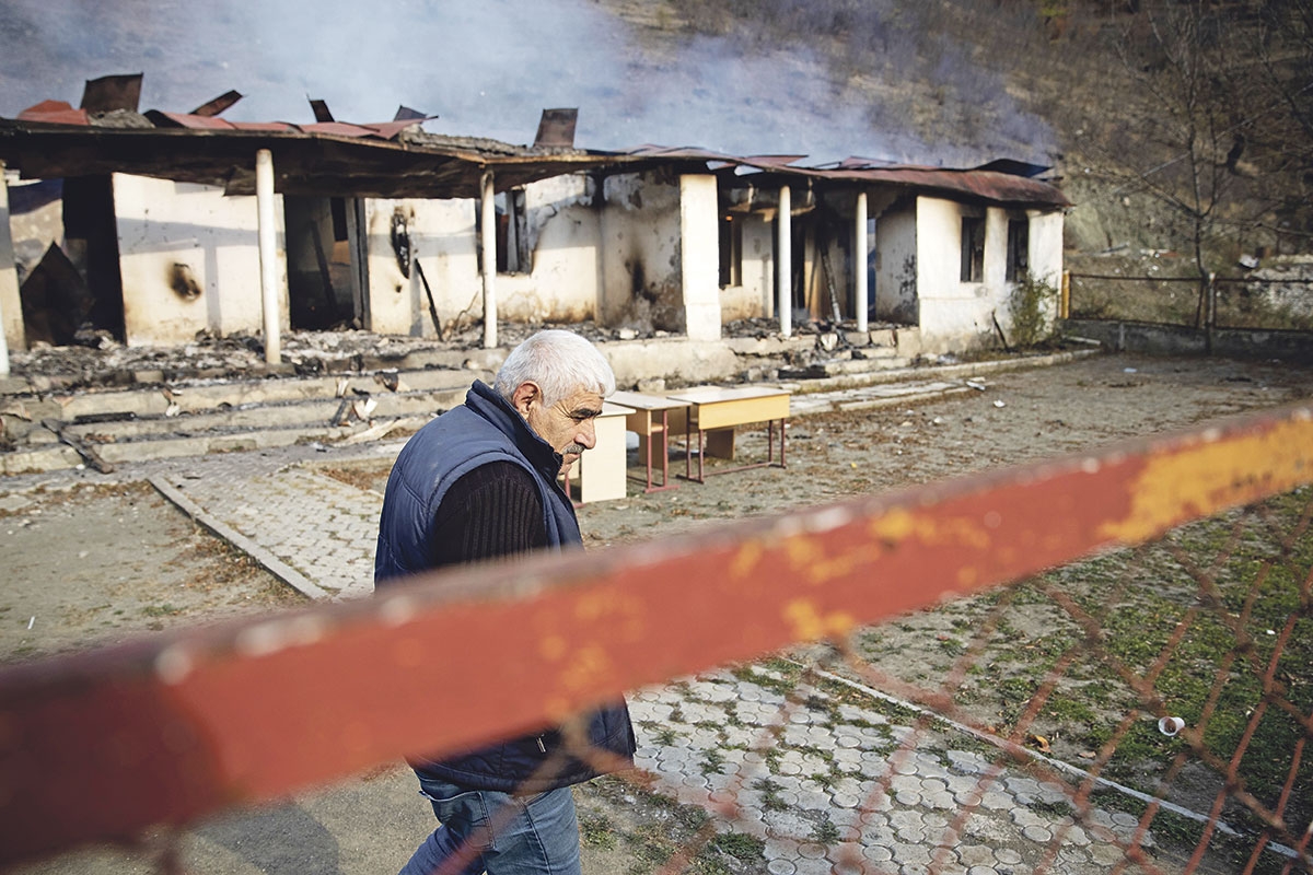 Angezündete Schule in Charektar