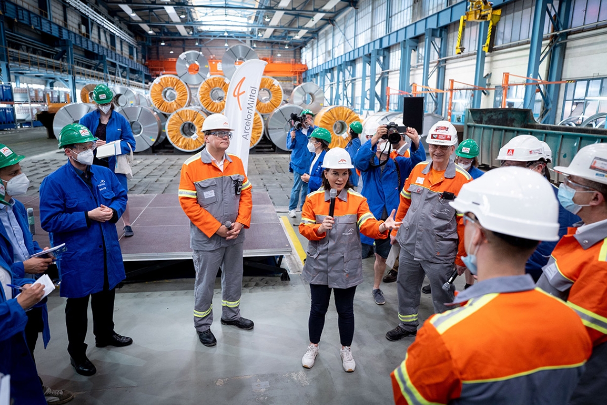 Annalena Baerbock am 18. Juni beim Stahlkonzern Arcelor-Mittal