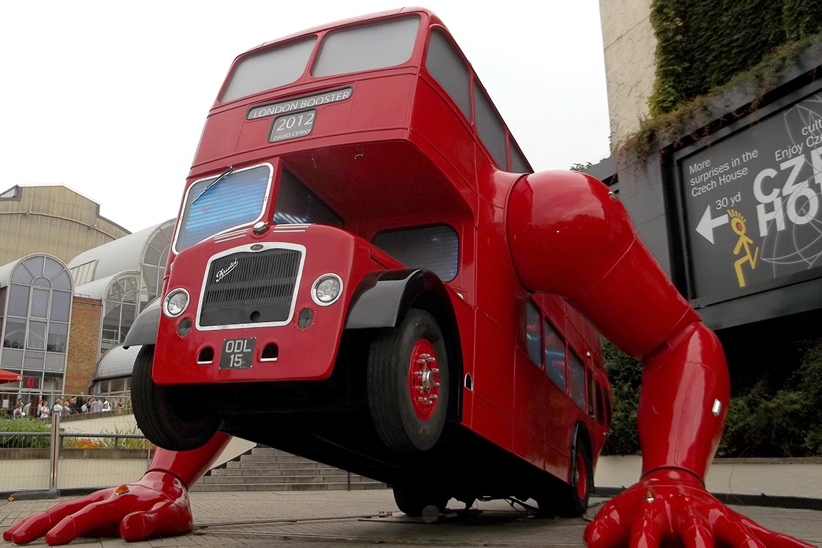 Skulptur »London Booster« des tschechischen Künstlers David Černý