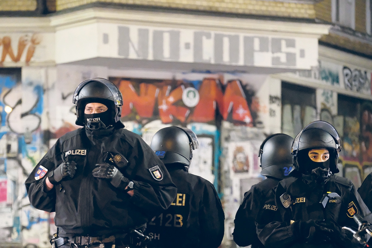 Polizistinnen und Polizisten am 23. Oktober in Leipzig