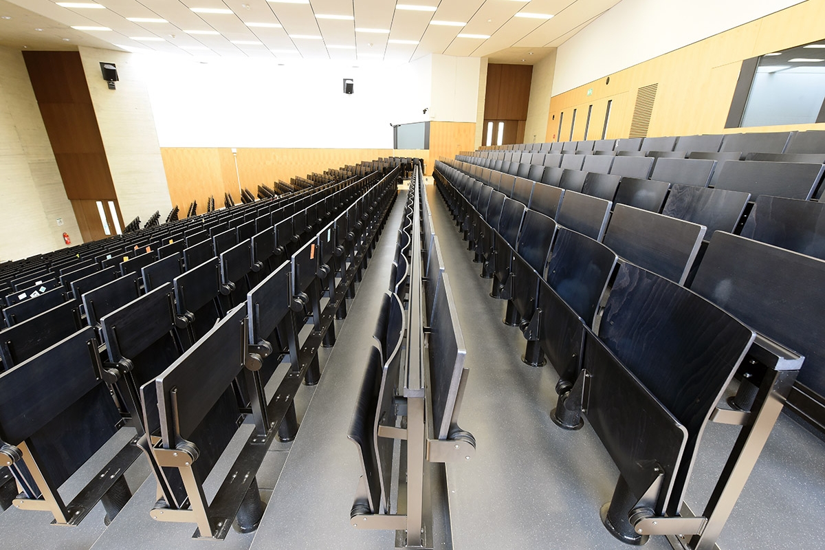 Großer Hörsaal im Auditorium Maximum der Martin-Luther-Universität Halle-Wittenberg