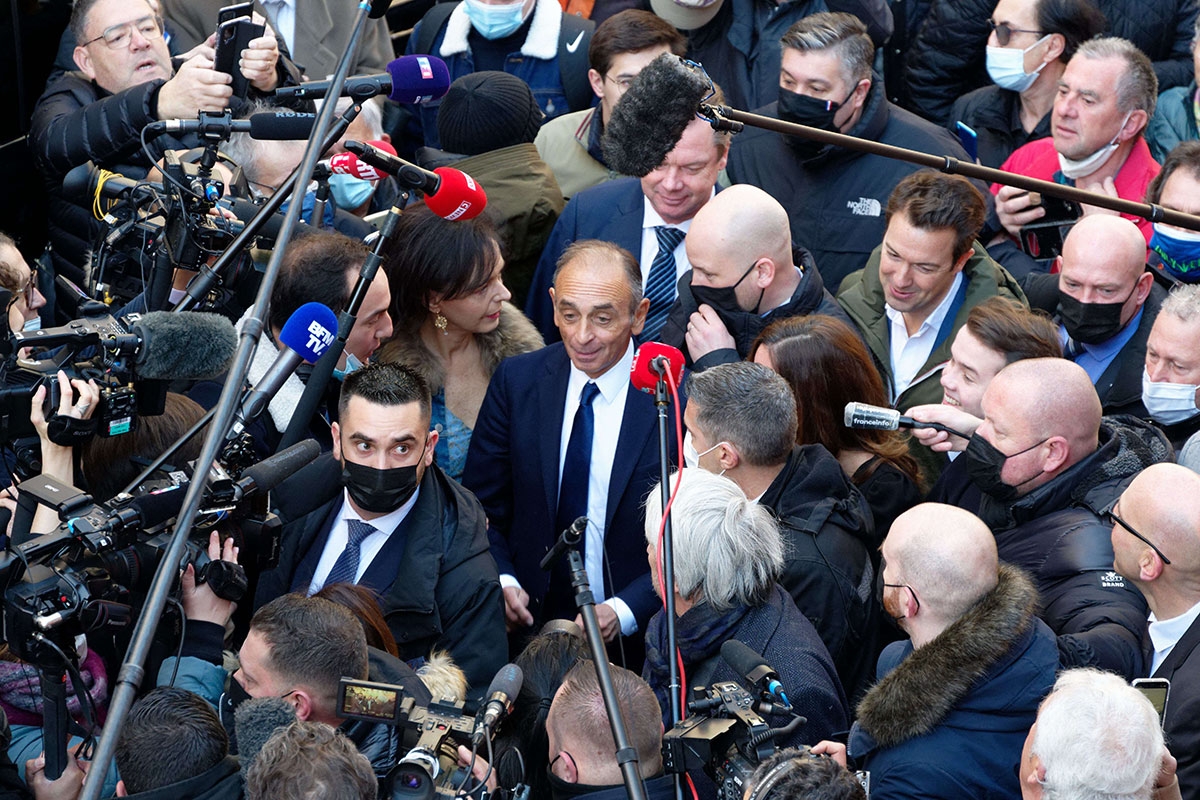 Wahlkampfveranstaltung in Cannes, Éric Zemmour im Getümmel