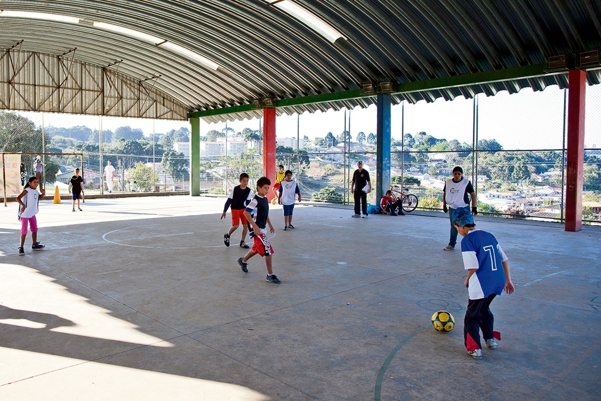 Ein Straßenfußballprojekt in Curitiba, Brasilien