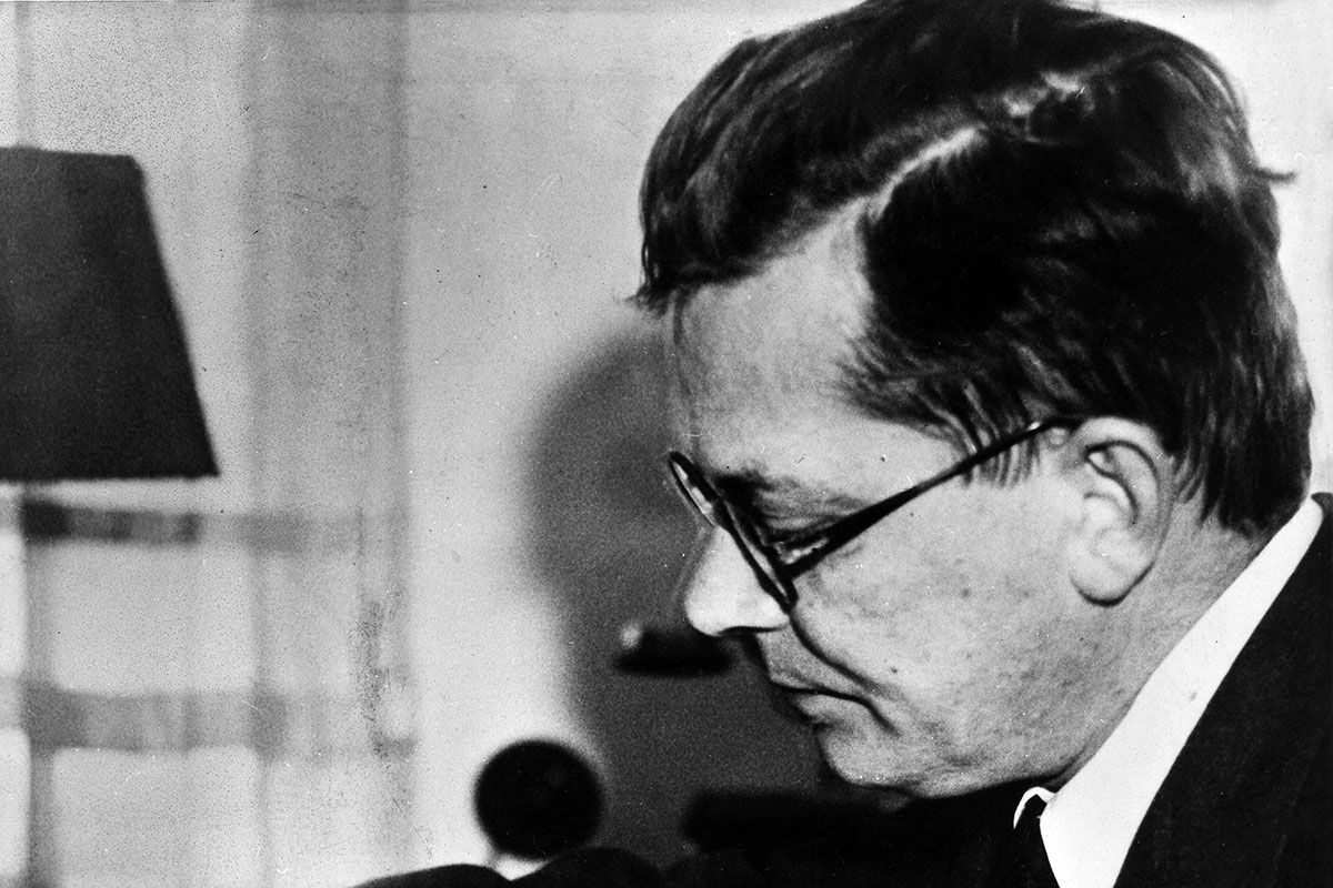 Hans Fallada an der Schreibmaschine