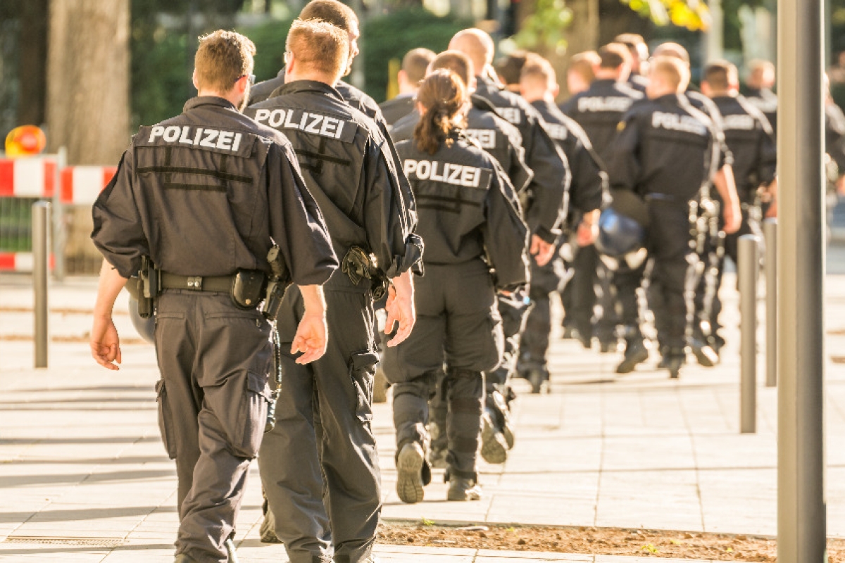 Eine Gruppe von Polizisten