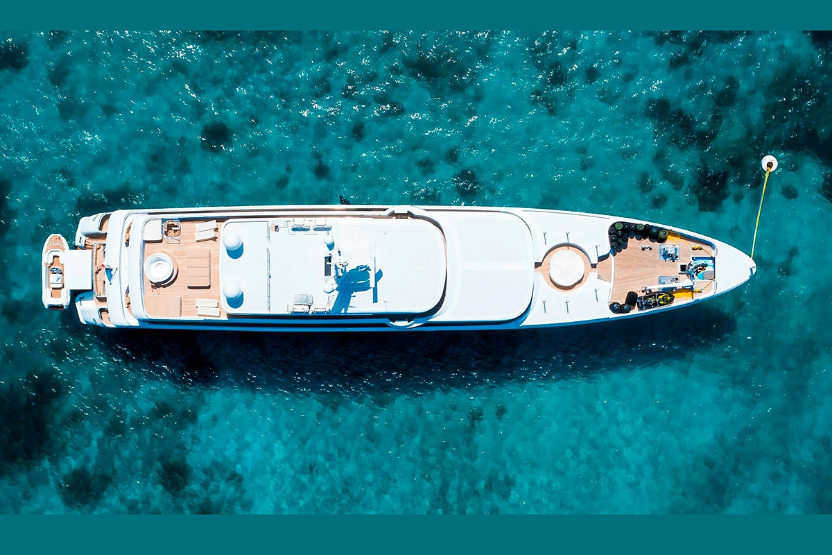 Luxusyacht aus der Luft