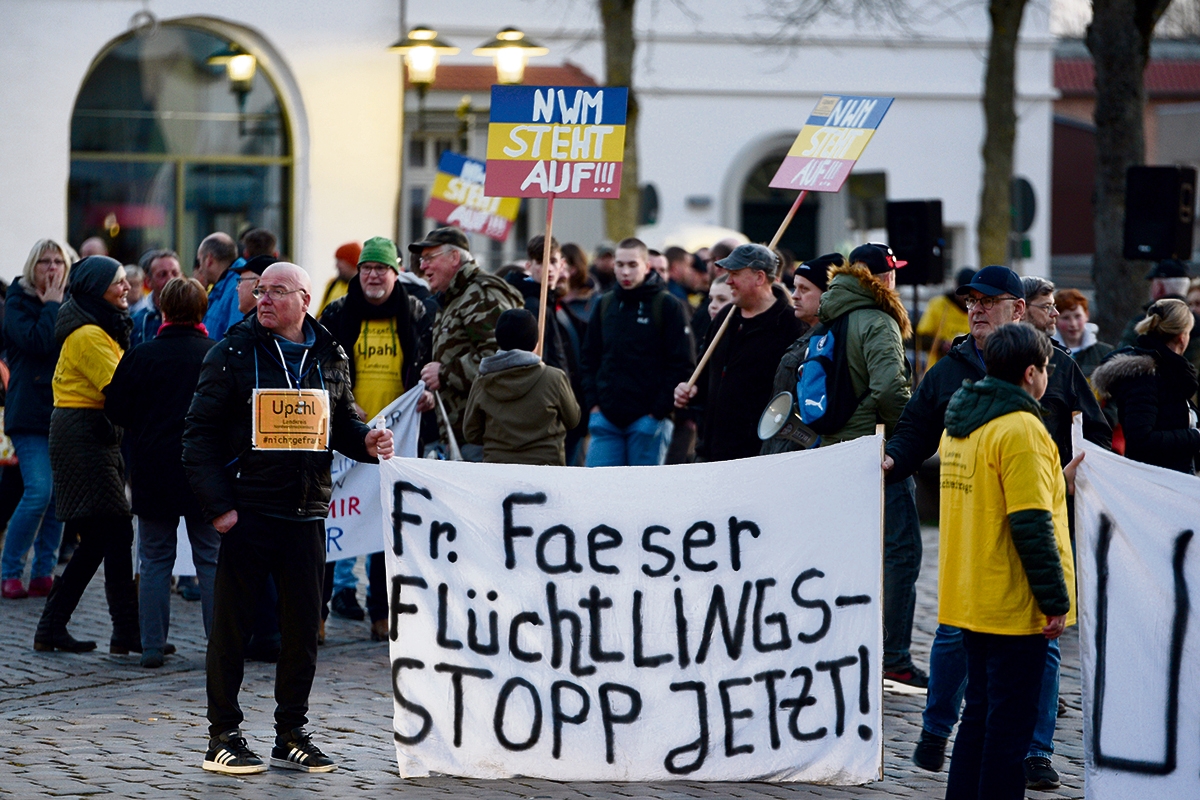 Protest gegen eine Flüchtlingsunterkunft im Ort Upahl