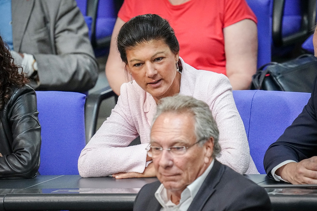 Sahra Wagenknecht und Klaus Ernst von der Linkspartei bei einer Sitzung des Bundestags am 15. Juni