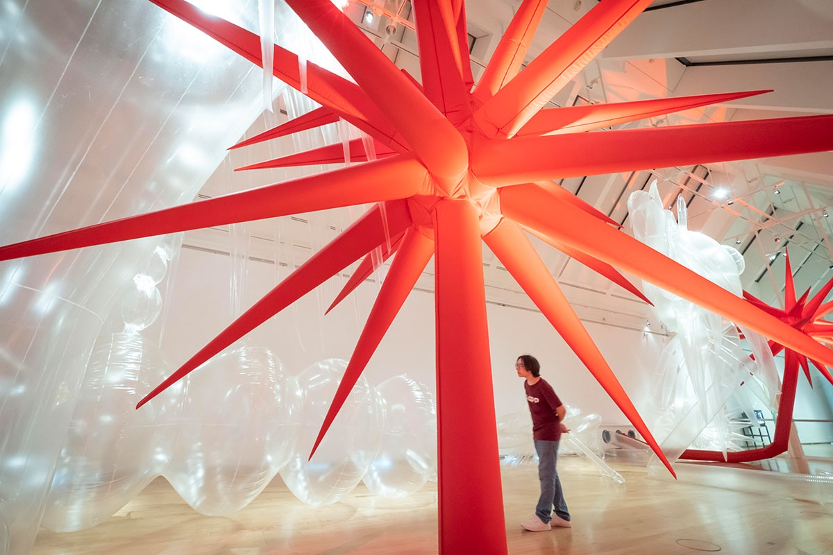 Installation  »An Air Aquarium« von Otto Piene