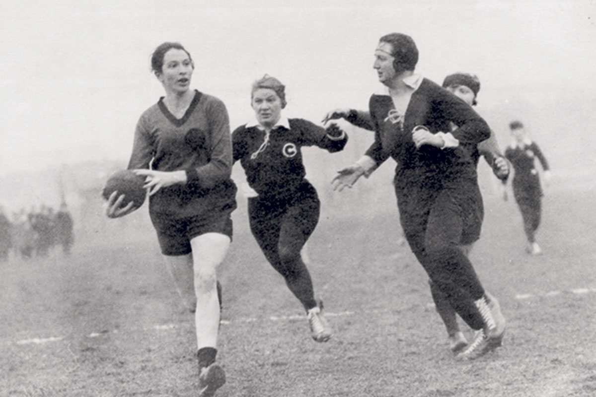 Lilli Henoch beim Handball