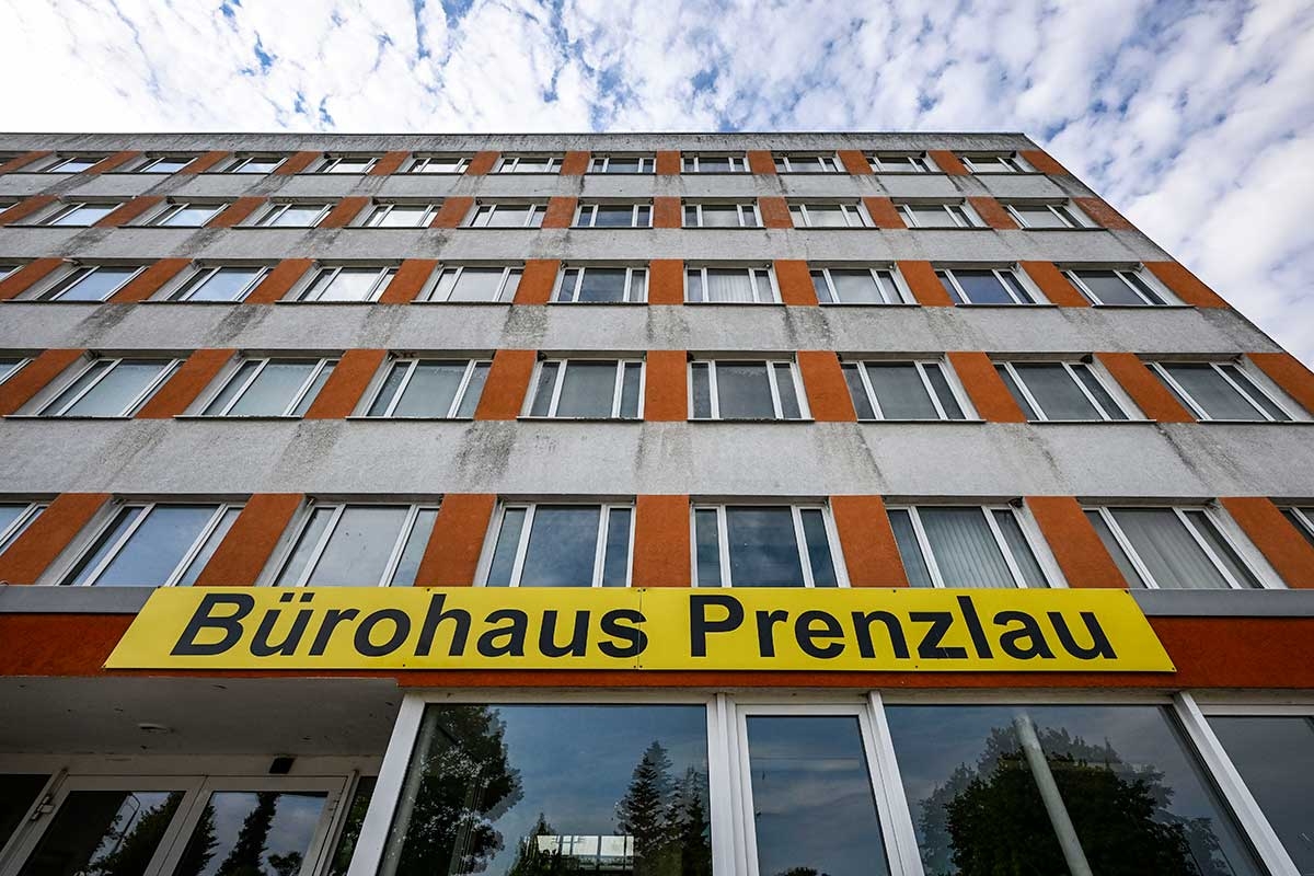 Das ehemalige Bürogebäude im Prenzlauer Gewerbegebiet, das eine Flüchtlingsunterkunft werden soll