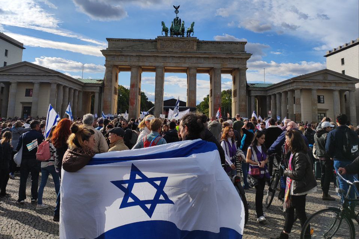 Kundgebung am 8. Oktober vor dem Brandenburger Tor