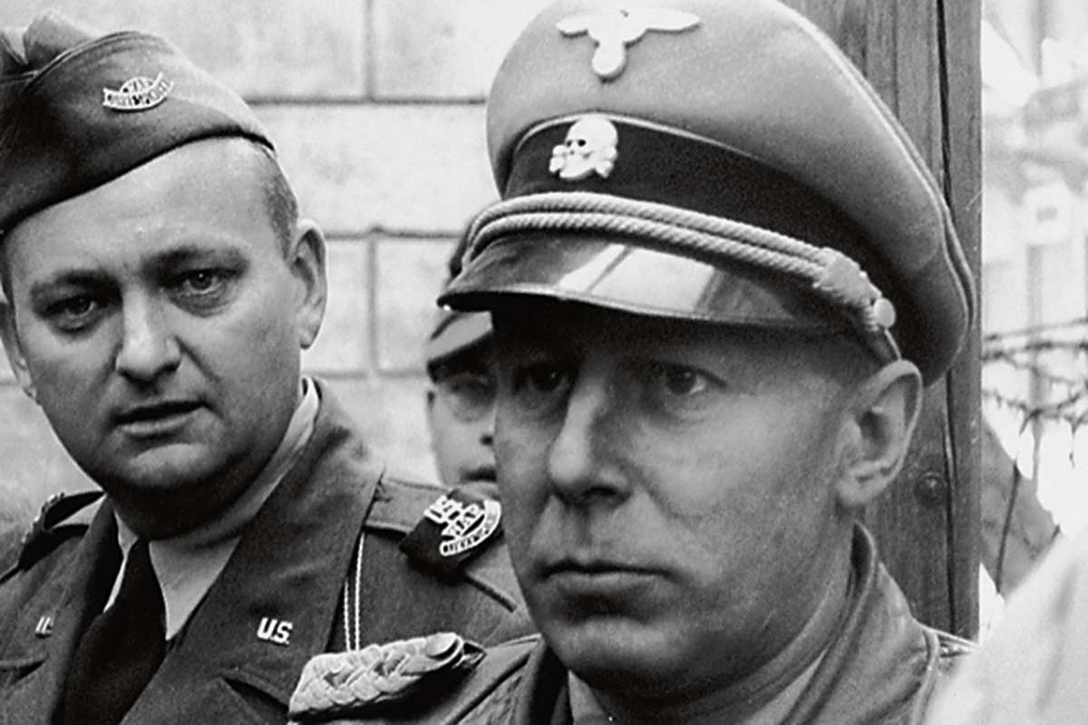 SS-Standarten­führer Walter Rauff (rechts, 1945)