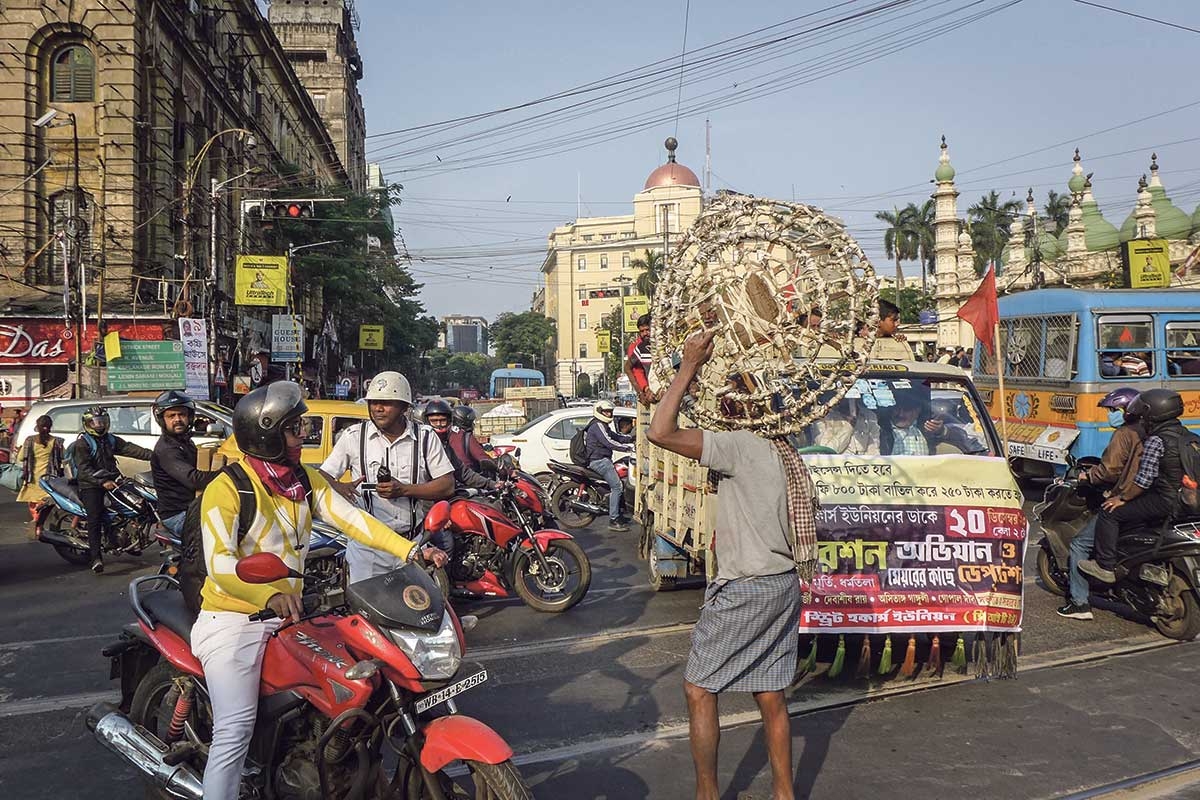 Für Ungeübte leicht verwirrend: Straßenkreuzung in Kolkata