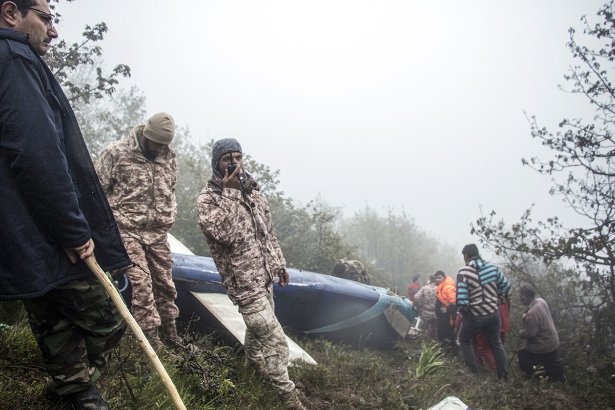 Keine gute Kombination für Helikopterflüge: Gebirgiges Terrain und schlechtes Wetter. Rettungsteams an der Absturzstelle, 20. Mai