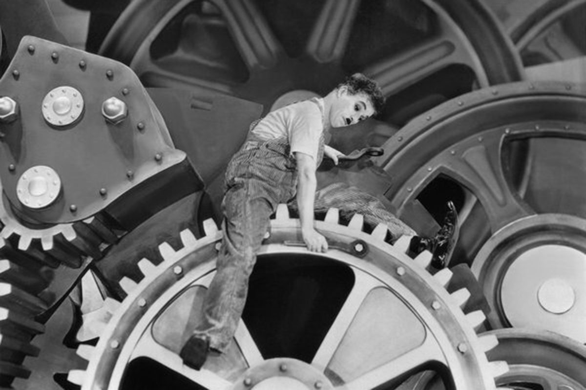 Man kann auch mit und trotz Arbeit einsam sein. Charlie Chaplin in »Moderne Zeiten« (Modern Times, USA 1936)