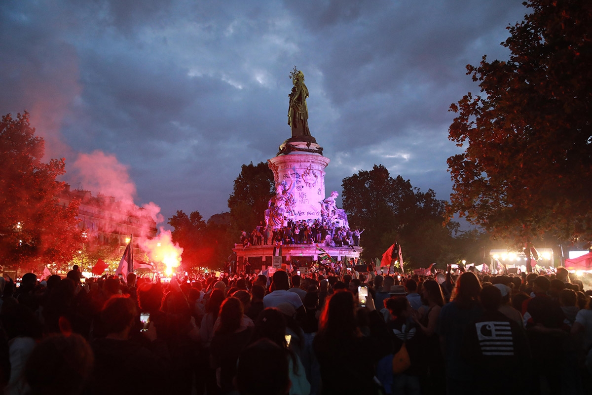 Erschreckender Wahlsieg. Demonstration gegen die extreme Rechte auf dem Platz der Republik in Paris am 30. Juni