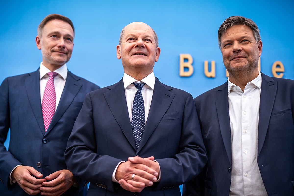 Versprechen gebrochen. Christian Lindner, Olaf Scholz und Robert Habeck (v.l.)