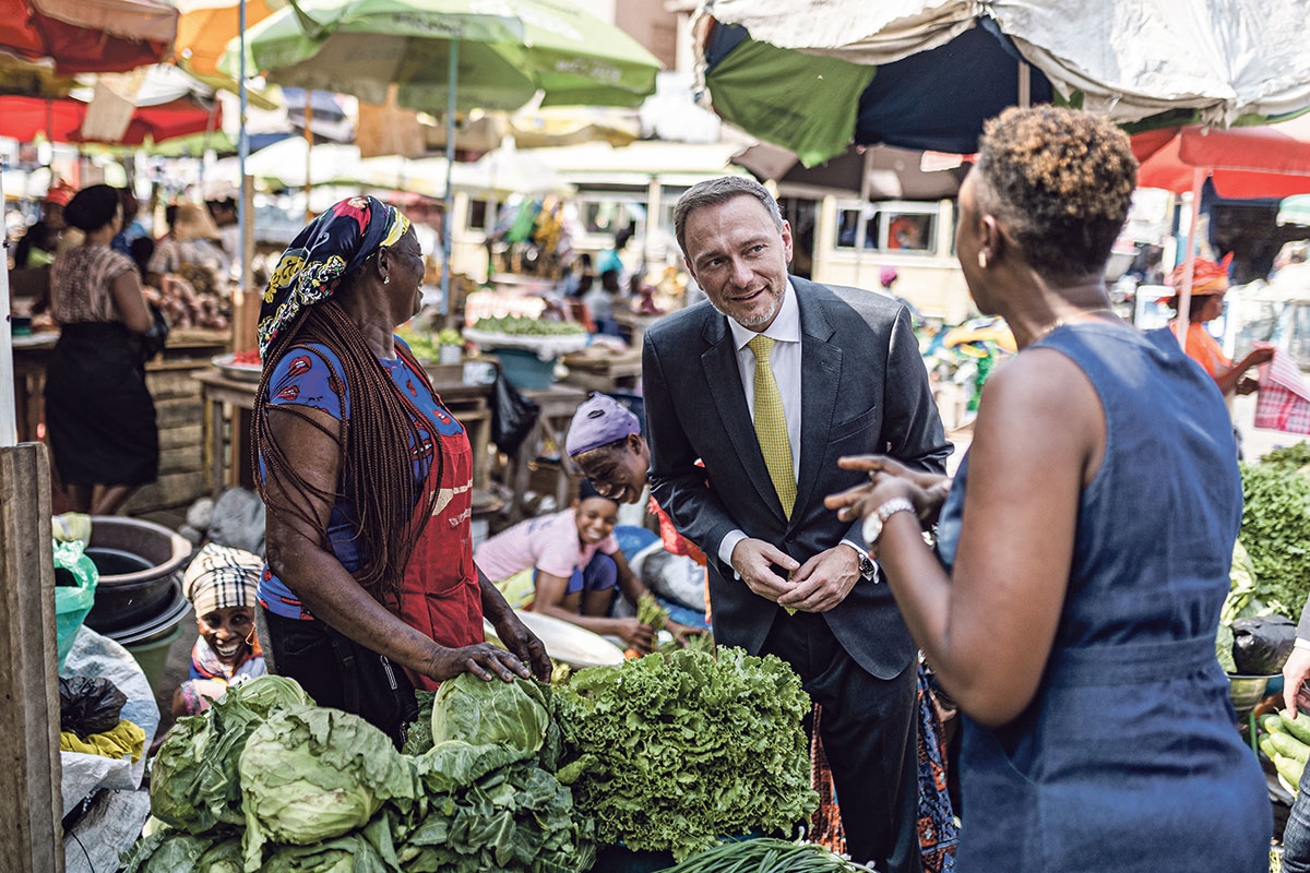 Christian Lindner interessiert sich eher für Märkte als für Entwicklungspolitik. Der deutsche Bundesfinanzminister besucht den »Makola Market« in der ghanaischen Hauptstadt Accra, Februar 2023