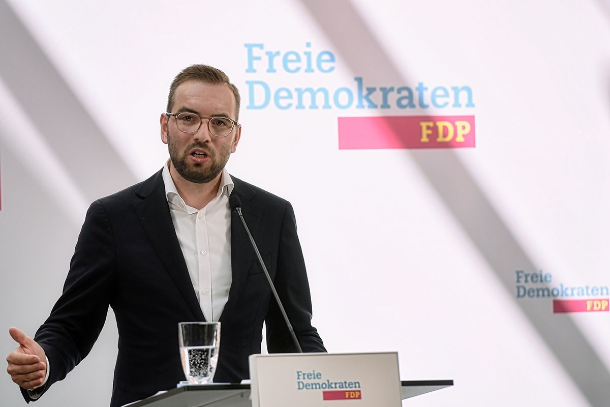 Zyon Braun, FDP-Spitzenkandidat in Brandenburg, wirkt verzweifelt