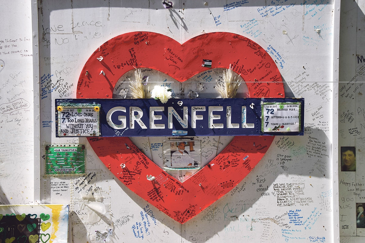 Tödliche Gleichgültigkeit. Gedenktafel in London für die Opfer des Brands im Grenfell Tower