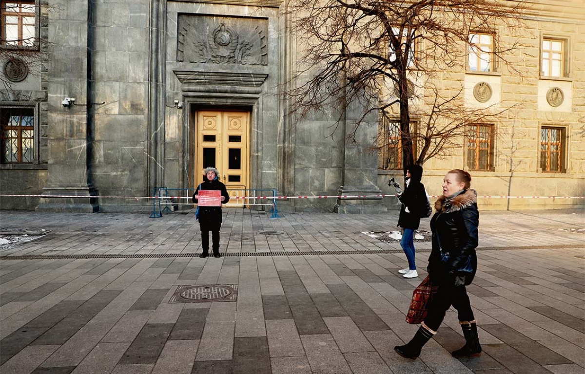 Ein-Personen-Demo gegen Folter und Repression und für die Freiheit der verfolgten Antifaschisten im Fall »Netzwerk«