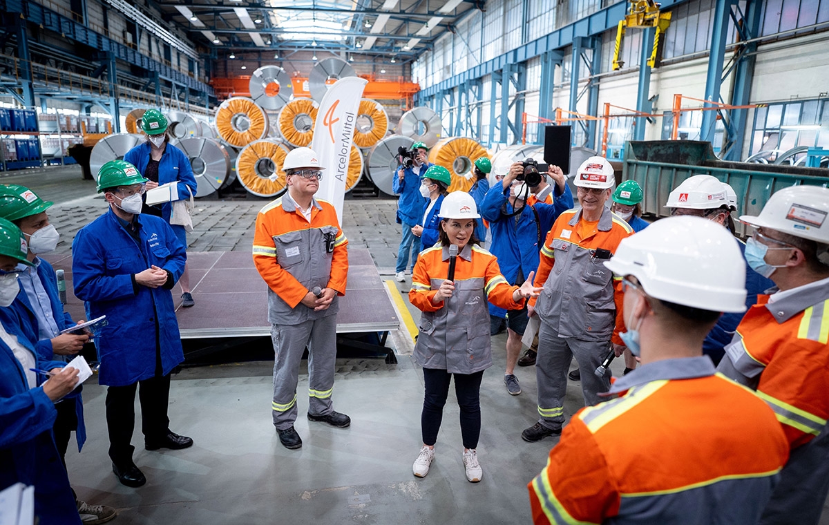 Annalena Baerbock am 18. Juni beim Stahlkonzern Arcelor-Mittal