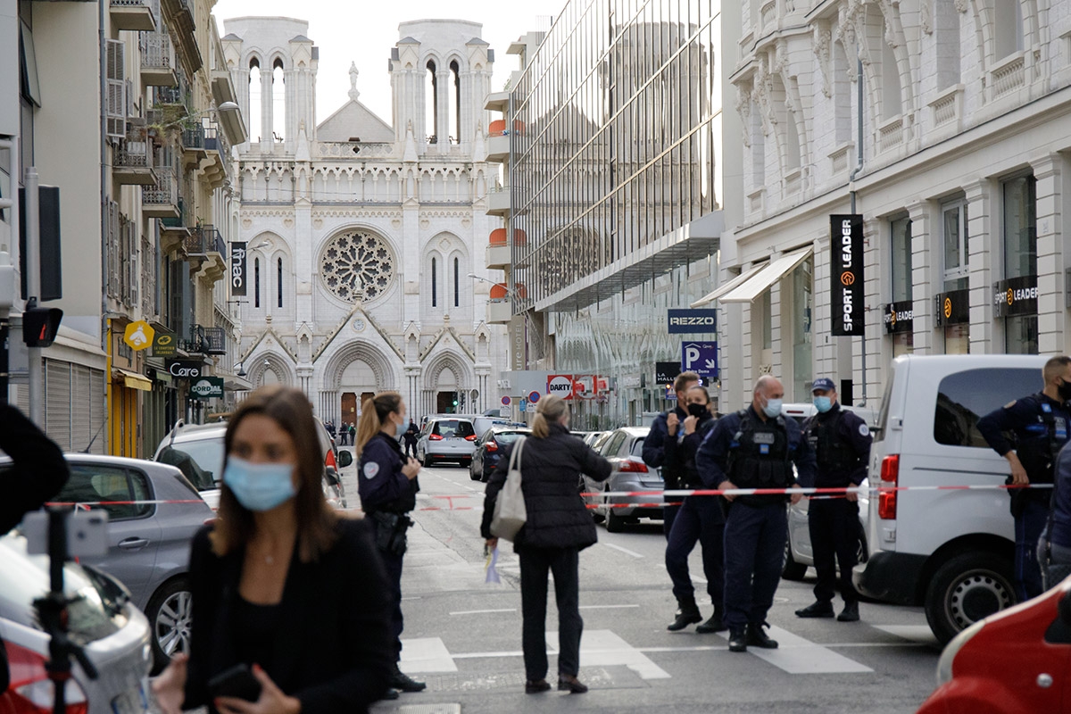 Straße vor der Basilika von Nizza