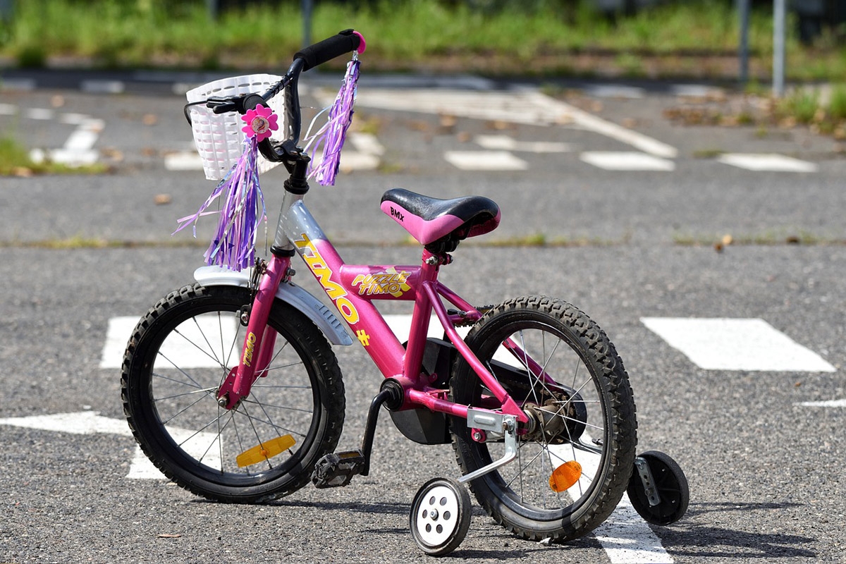 Kinderfahrrad mit Stützrädern