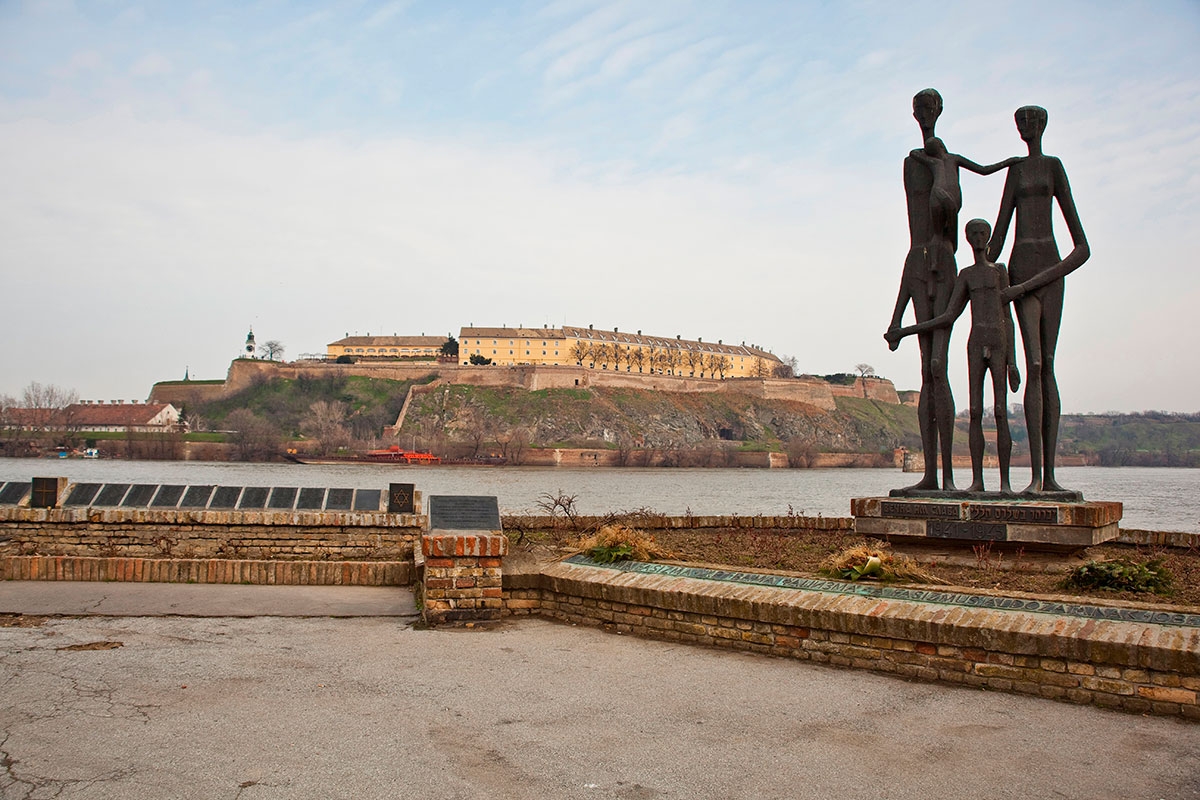 Mahnmal in Novi Sad für die Opfer der Massen­exekutionen im Winter 1942