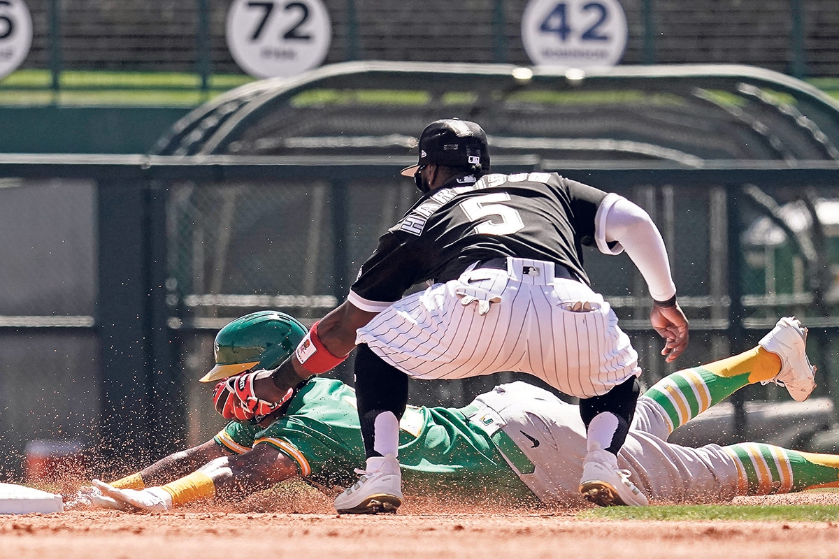 Josh Harrison fängt Cristian Pache beim Versuch ab, eine Base zu stehlen