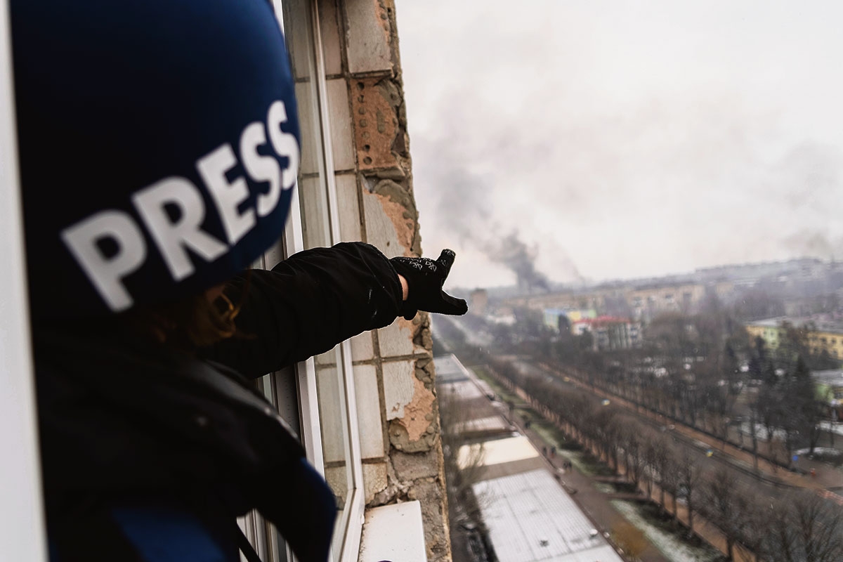 Associated-Press-Fotograf Evgeniy Maloletka nach einem Luftangriff auf ein Entbindungskrankenhaus in Mariupol