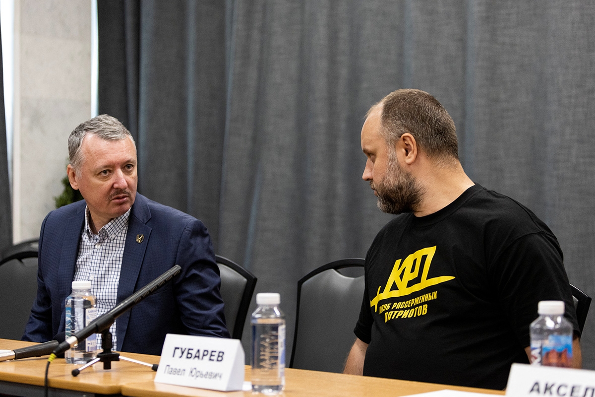 Igor Girkin (l.) und Pawel Gubarew in Moskau, 12. Mai