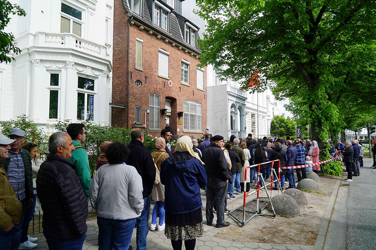 Warteschlange bei der Stichwahl, türkisches Generalkonsulat Hamburg, 20. Mai