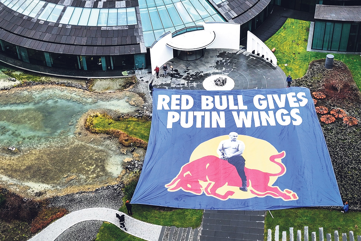 Aktion vor der Red-Bull-Konzernzentrale in Fuschl am See, November 2022