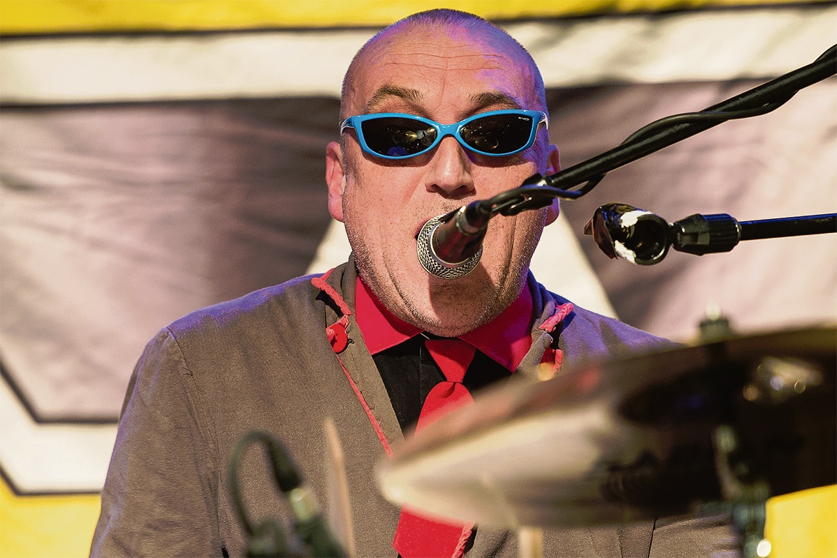 Duncan »The Amazing Mr. Duncan« Redmonds bei einem Konzert der Toy Dolls, 2017