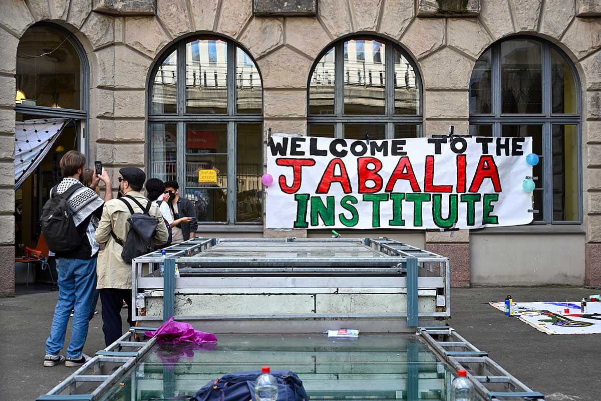 Wollen Berlin am liebsten zu Gaza machen: Die Besetzer an der Humboldt-Universität benennen das Institut für Sozialwissenschaften in »Jabalia Institute« um - nach der Stadt im nördlichen Gaza-Streifen, 23. Mai