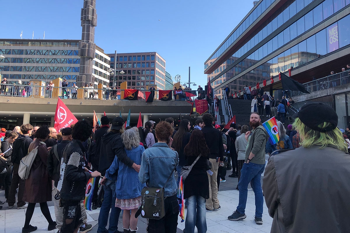 Mit Demo-Fahnen von 1920. Der Erste-Mai-Umzug der Anarcho-Gewerkschaft SAC hat eine lange Tradition