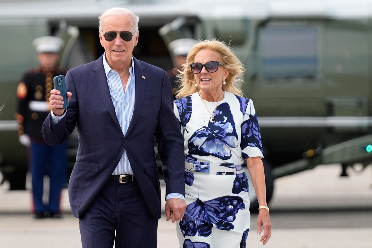 Fit wie ein Turnschuh - meistens jedenfalls. US-Präsident Joe Biden und seine Frau Jill, am 29. Juni in East Hampton