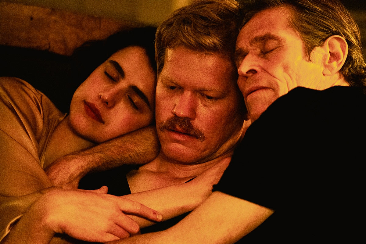 Triptychon. Mit den Darstellern Margaret Qualley, Jesse Plemons und Willem Dafoe, die im Episodenfilm »Kinds of Kindness« unterschiedliche Rollen ­übernehmen