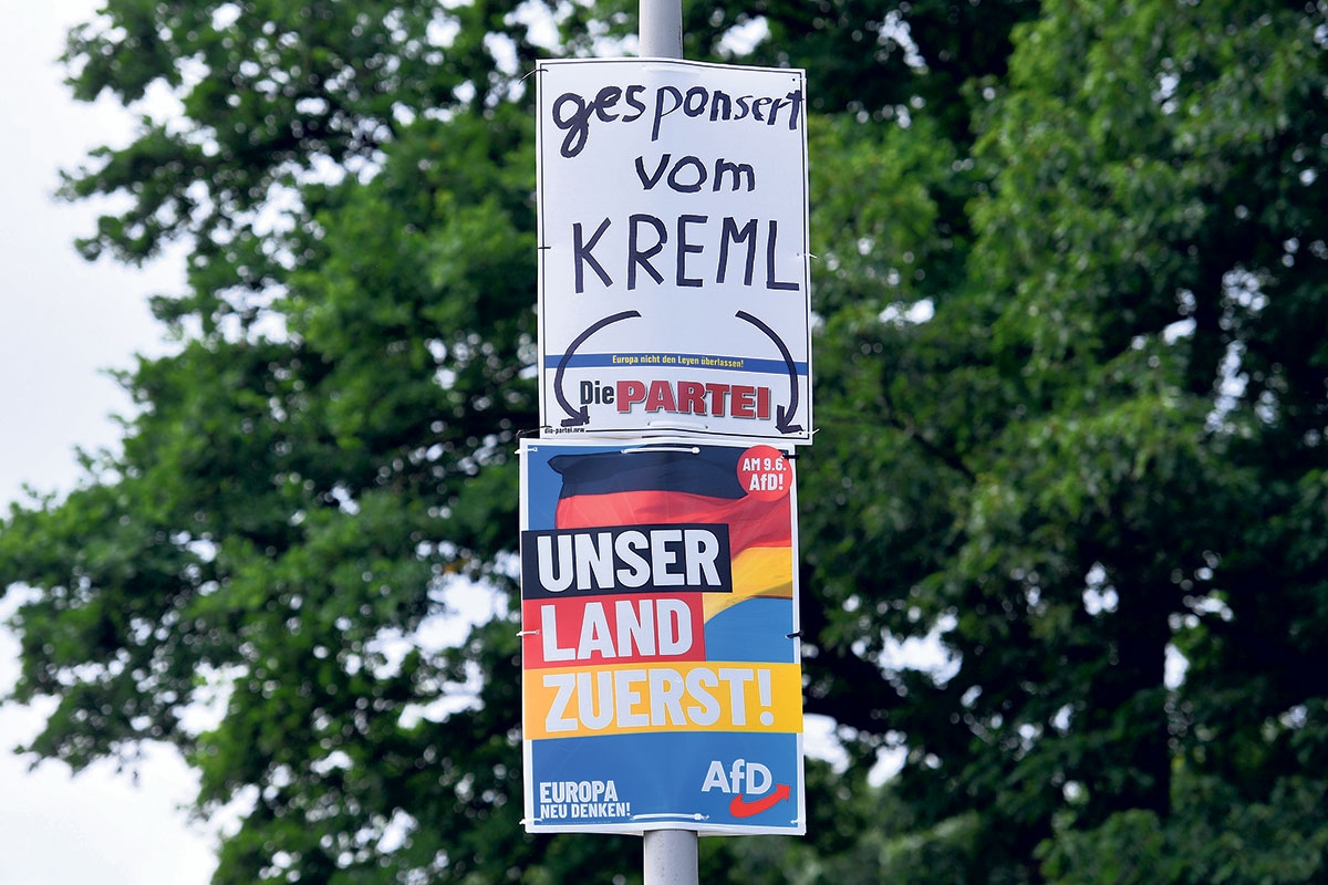 Zumindest im Internet erhielt die AfD Wahlkampfunterstützung vom Kreml. Plakate aus dem Europawahlkampf im Mai