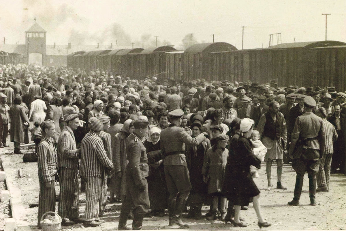 Das Morden ging weiter. »Selektion« ungarischer Juden auf der Rampe von Auschwitz-II-Birkenau im Mai/Juni 1944, während der letzten Phase des Holocaust. Juden wurden entweder zur Arbeit oder in die Gaskammer geschickt