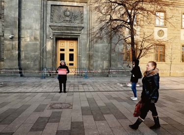 Ein-Personen-Demo gegen Folter und Repression und für die Freiheit der verfolgten Antifaschisten im Fall »Netzwerk«