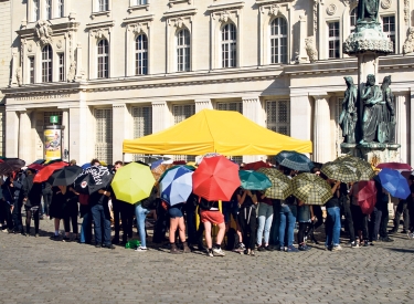 »Deplatforming« in den sozialen Medien, Abschirmen auf der Straße – gegen extreme Rechte müssen unterschiedliche Mittel eingesetzt werden