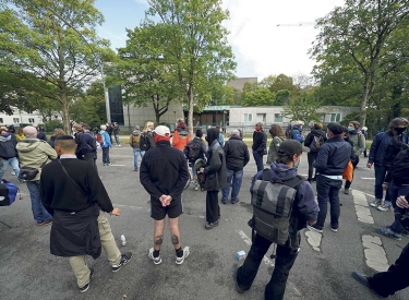 Mahnwache vor der Synagoge Hohe Weide. Am Montag vergangener Woche demonstrierten in Hamburg mehr als 100 Menschen ihre Solidarität