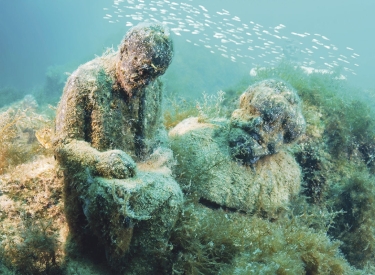 Versenkte Statue von Lenin und Karl Marx im Schwarzen Meer