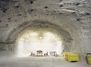 Eine Sitzgruppe im Erkundungsbergwerk in Gorleben