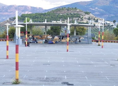 Tribüne des alten Messegeländes am Stadtrand von Jaén