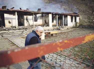 Angezündete Schule in Charektar